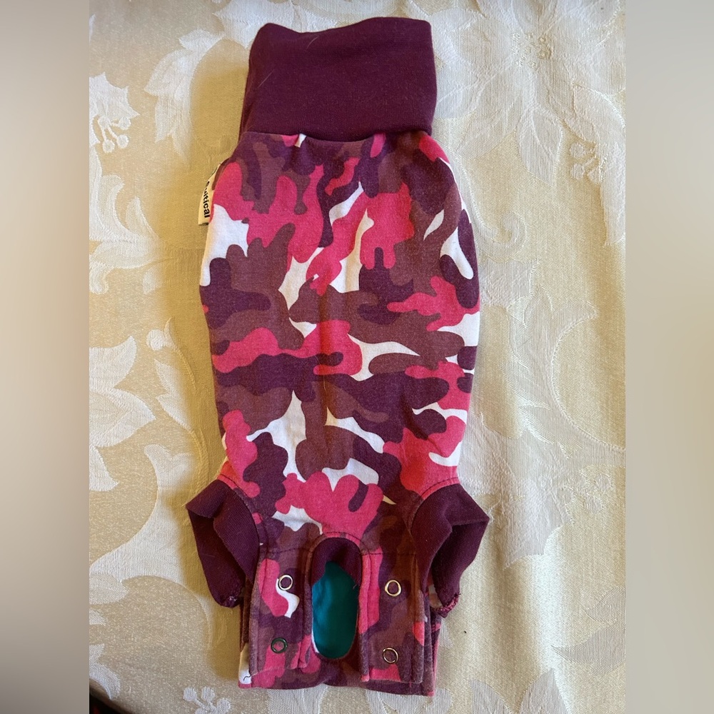 Suitical surgery onesie size 3 xs pink camo